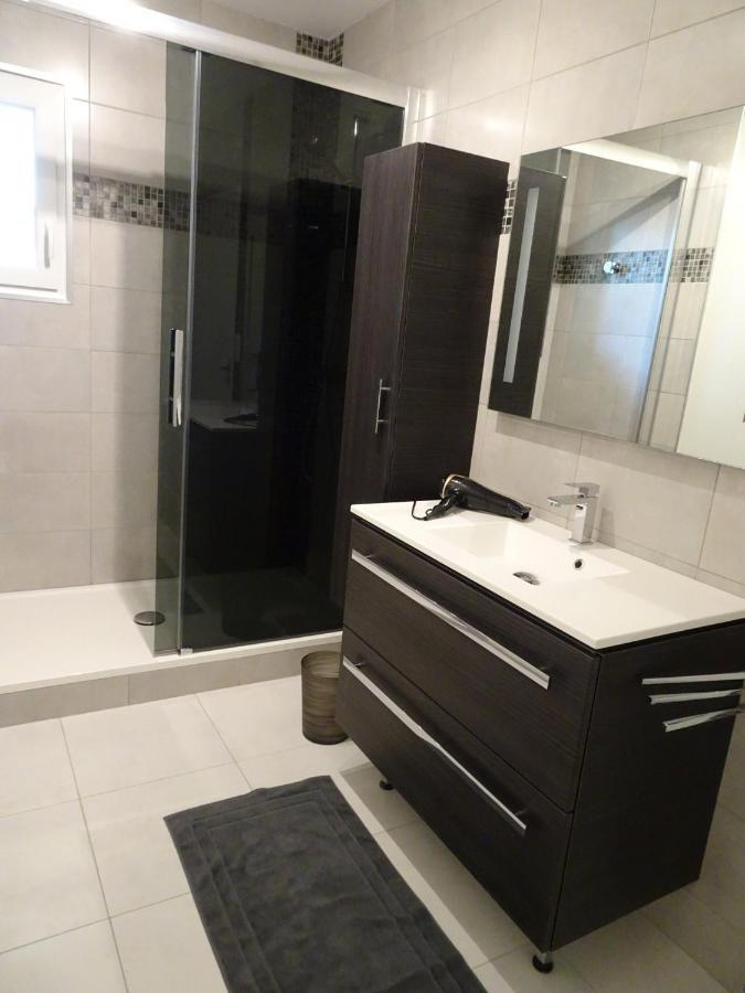 T3 150 M De La Plage, Climatisation, Piscine Et Parking Privatif - Le Lavandou Dış mekan fotoğraf